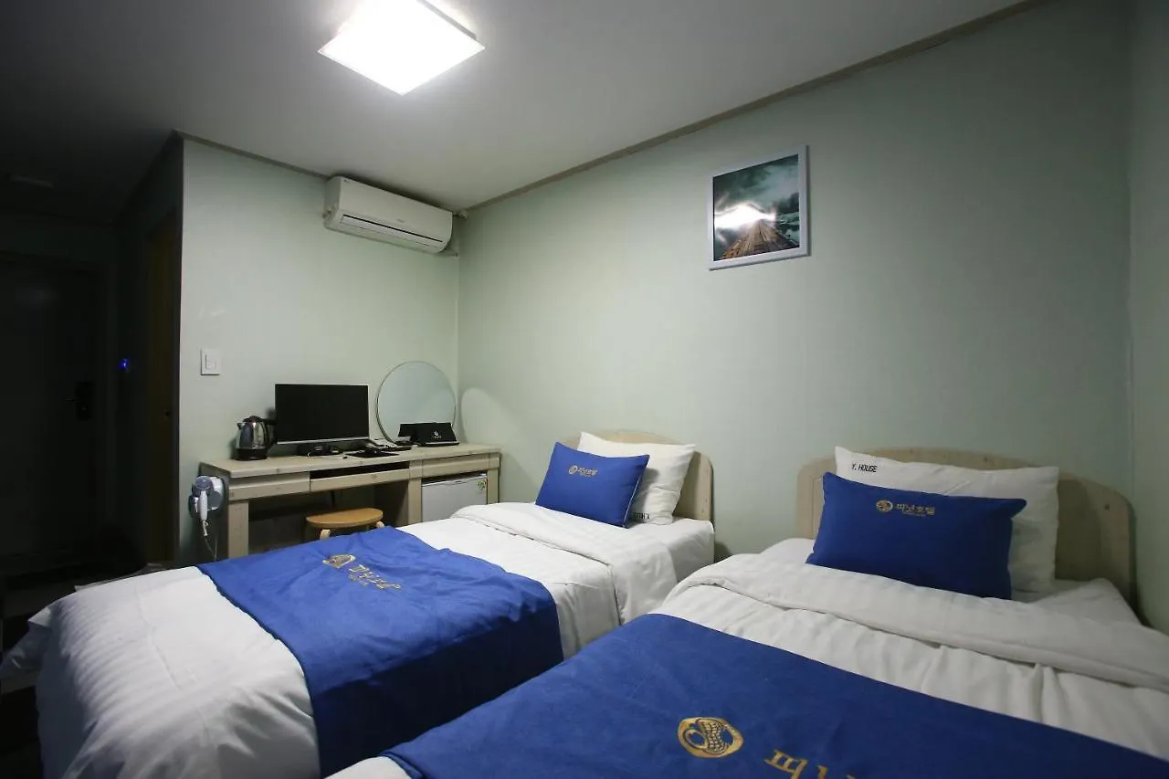 Peanut Hotel Seoul 0*,  South Korea