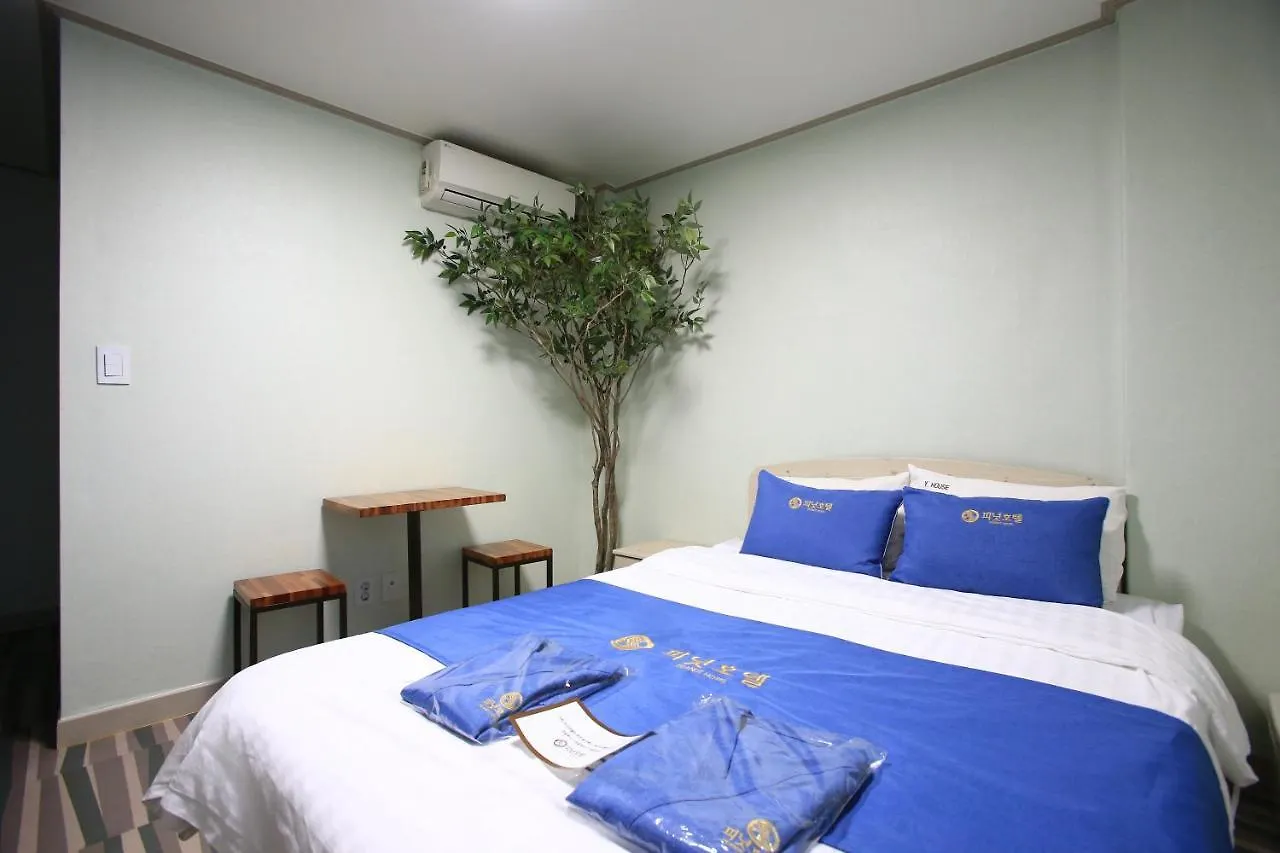 Peanut Hotel Seoul Hostel