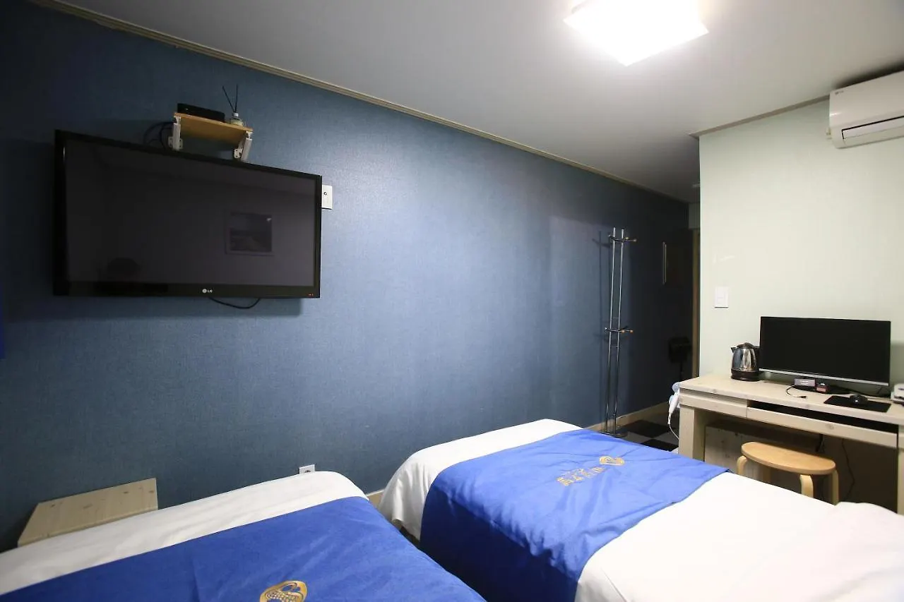 Peanut Hotel Seoul Hostel